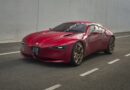 Alfa Romeo Cuorerosso rossa vista di tre quarti anteriore