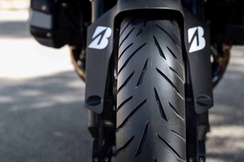 Battistrada del Bridgestone BATTLAX ADVENTURE A42 anteriore montato sulla moto