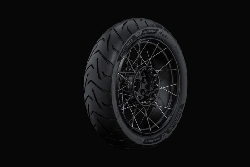 Pneumatico posteriore Bridgestone BATTLAX ADVENTURE A42R su cerchio a raggi