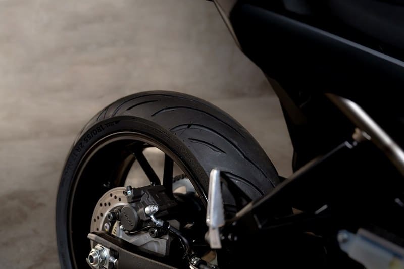 Battistrada del Continental ContiMotion EVO montato sulla ruota posteriore di una moto