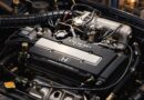 Illustrazione editoriale del motore Honda B16A DOHC VTEC nel vano motore, non fotografia di archivio
