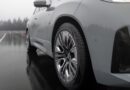 Vredestein Quatrac Pro 2 montato su una BMW su asfalto bagnato durante una sessione di prova